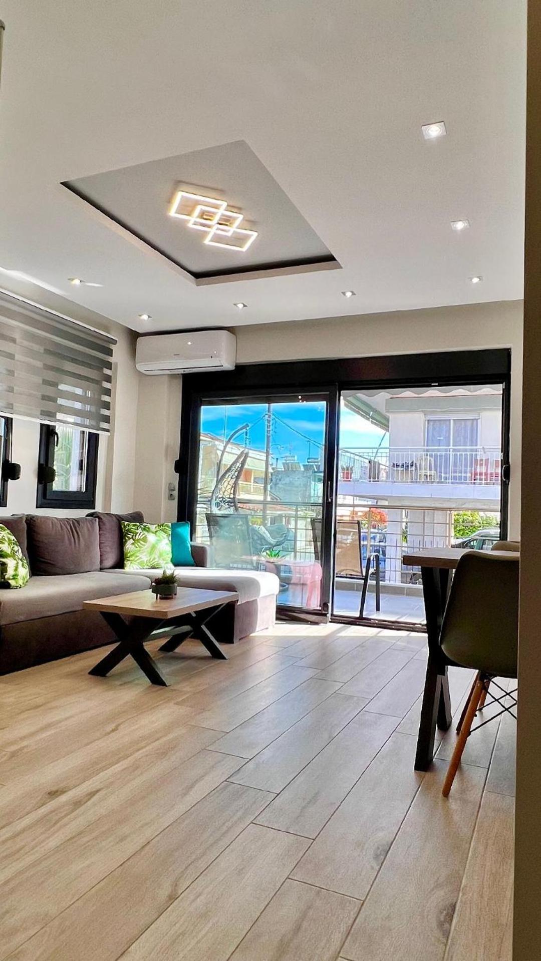 Lux Apartment Nea Kallikratia Nea Kallikrateia Bagian luar foto